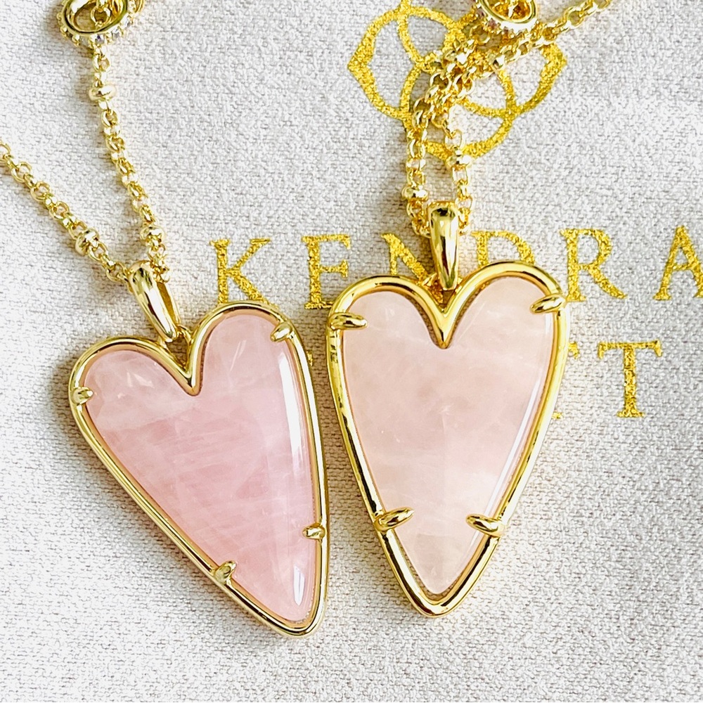 KENDRA SCOTT Ansley Heart Pendant Necklace In Rose Quartz